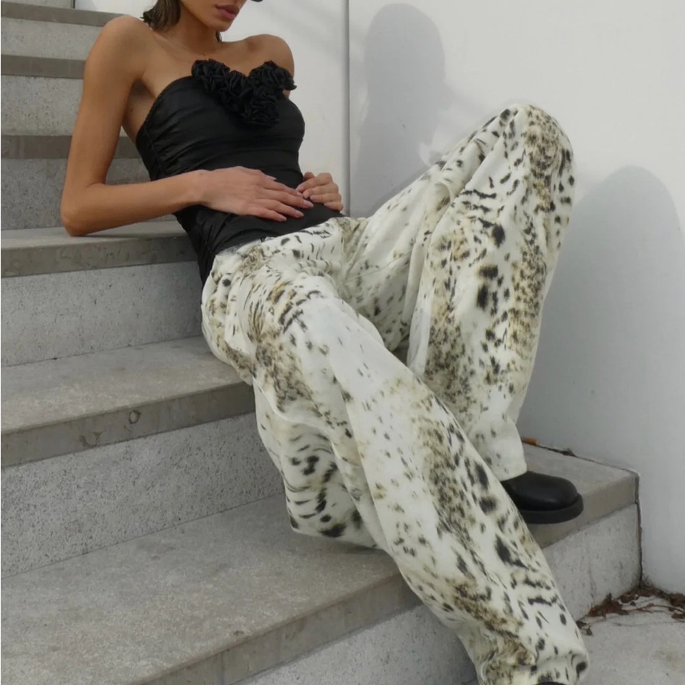 Lioness HORSESHOE JEAN | SNOW LEOPARD D10